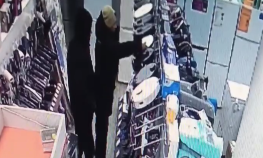 Злоумышленник в магазине Кадр из видео