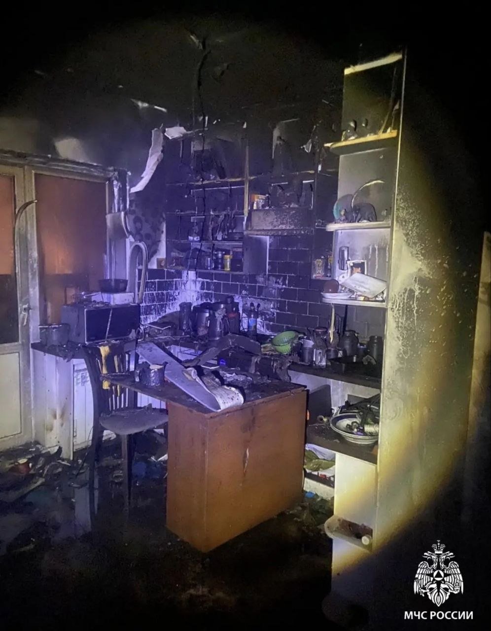 Сотрудники МЧС спасли 9-летнего мальчика из огненной ловушки в Иркутске Пресс-служба ГУ МЧС России по Иркутской области