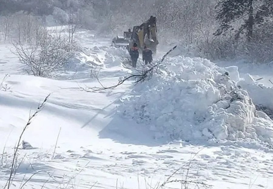 Спасатели Новороссийска вызволили 13 человек в машинах из снежной ловушки Пресс-служба администрации Новороссийска