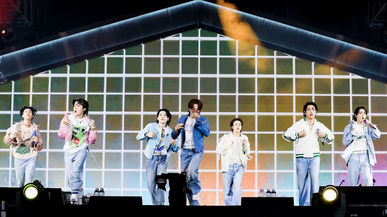 предоставлено BIGHIT Music, Kyodo