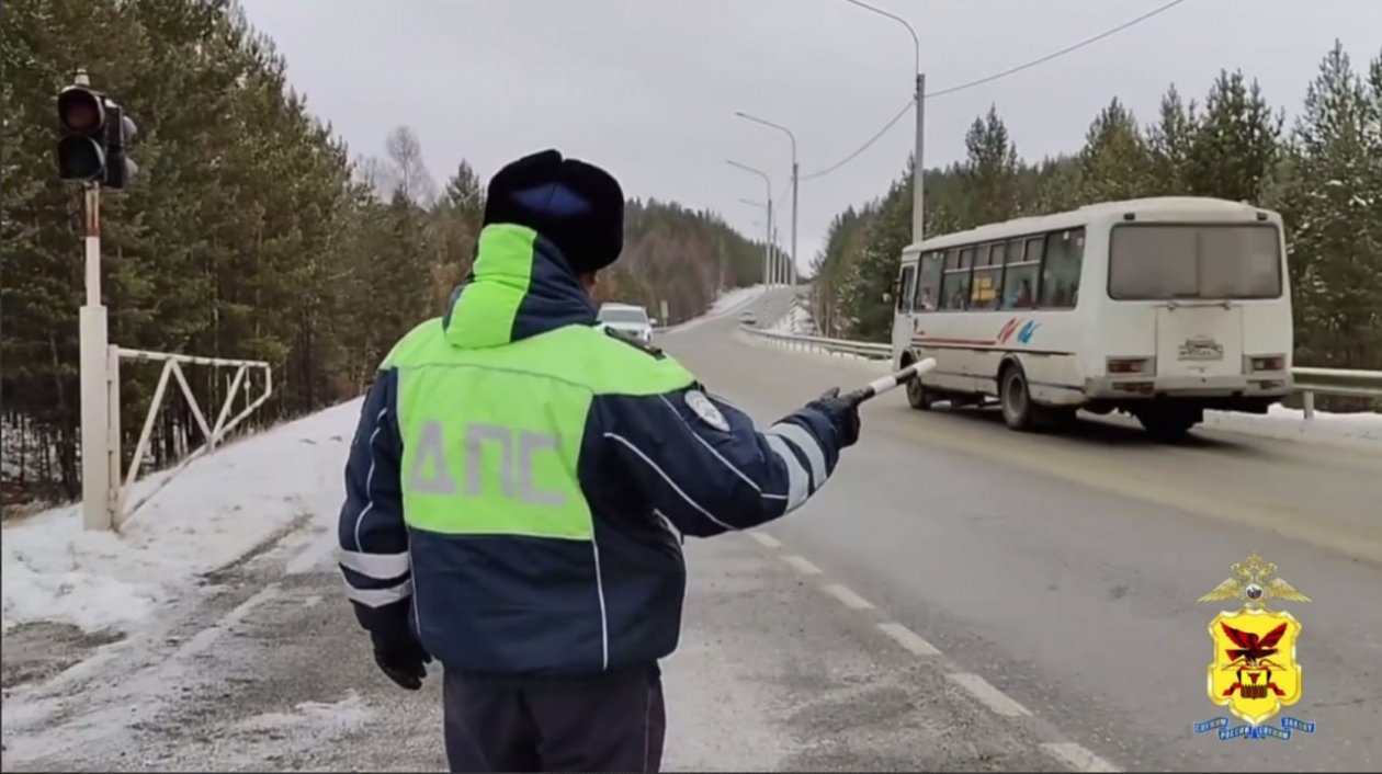 Остановка автобуса тг-канал (18+) полиции Забайкалья