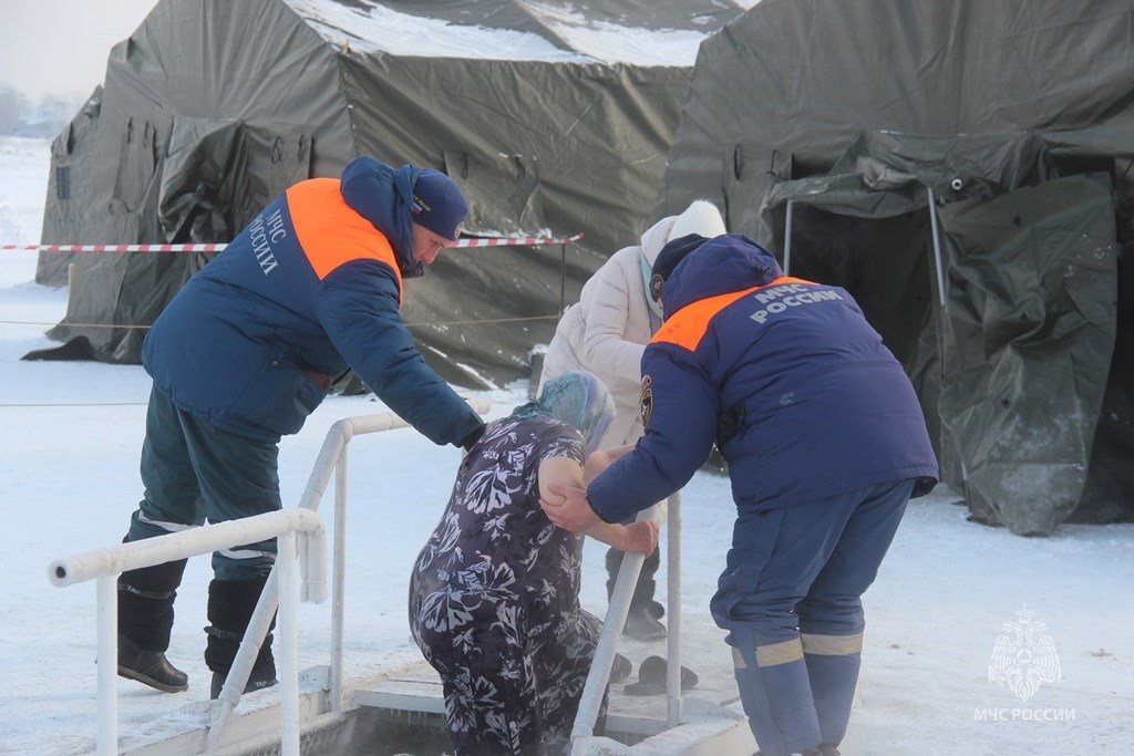 Без происшествий проходят мероприятия на крещенских купелях в Хабаровском крае Предоставлено пресс-службой ГУ МЧС России по Хабаровскому краю