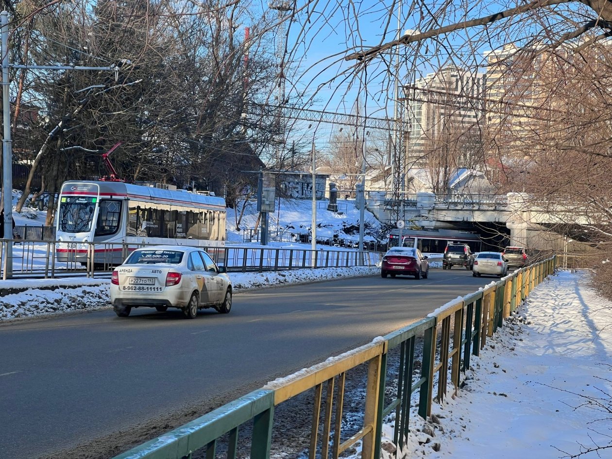В Краснодаре встали трамваи в районе Вишняковского рынка Валерия Годовникова