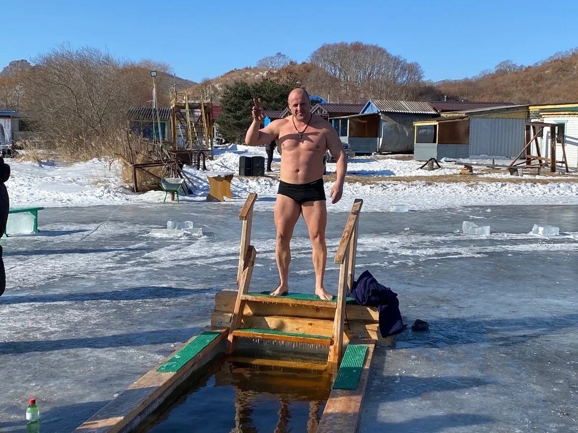 Среди тех, кто окунается раз в год были и занимающиеся закаливанием Анна Франц