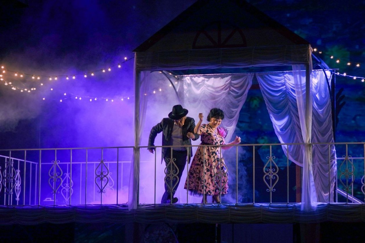 Премьера в Театре драмы им. Х. Намсараева переосмысливает классику через камерную режиссуру и глубокую актёрскую игру Буряад театр