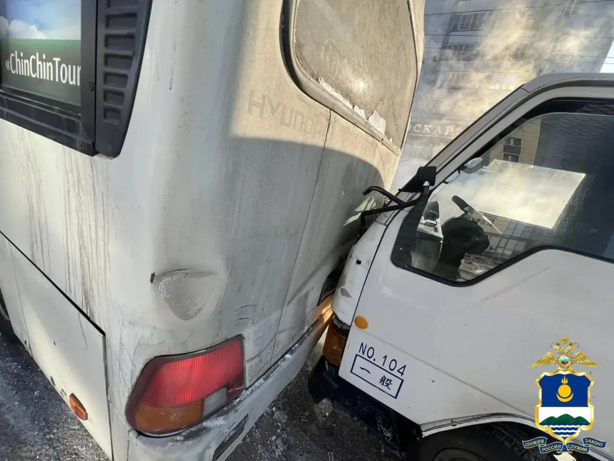 В Улан-Удэ автобус с пассажирами попал в тройное ДТП ГИБДД по Бурятии