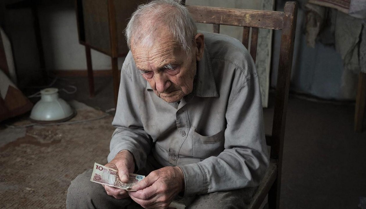 Стало известно, кто в России получает самую маленькую пенсию ИИ Kandinsky (18+)