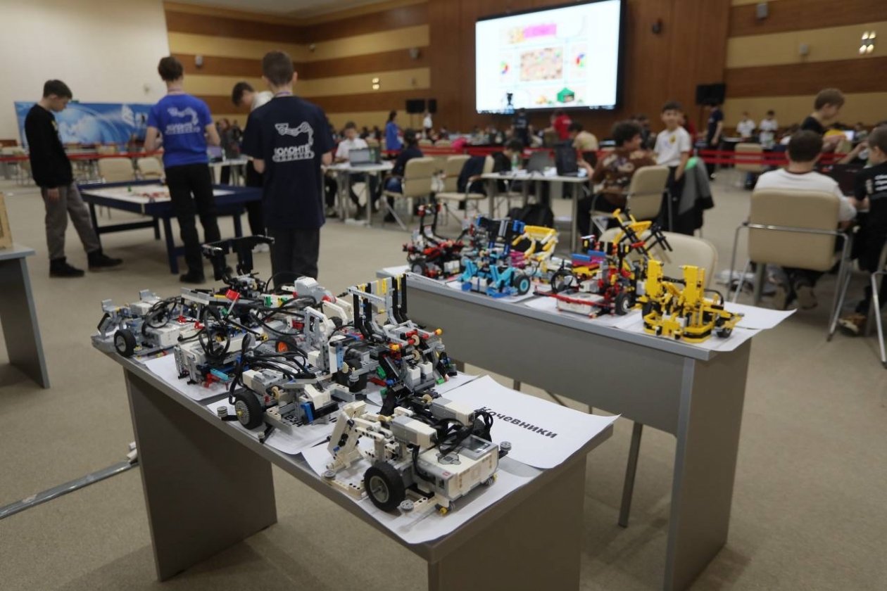 XII Всероссийский фестиваль &quotРобофест-Владивосток 2025&quot пресс-служба ДВФУ