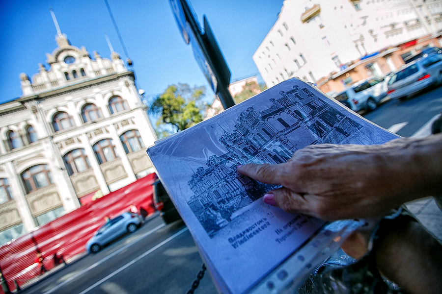 Старые снимки ГУМа, Фото с места события собственное