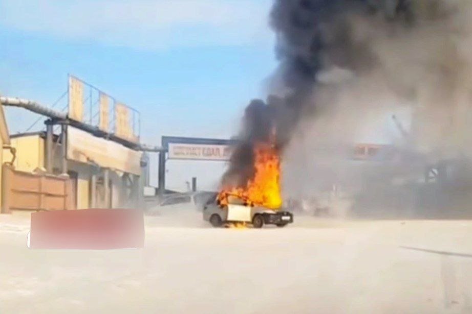 В Улан-Удэ сгорел автомобиль при отогреве Весь Улан-Удэ