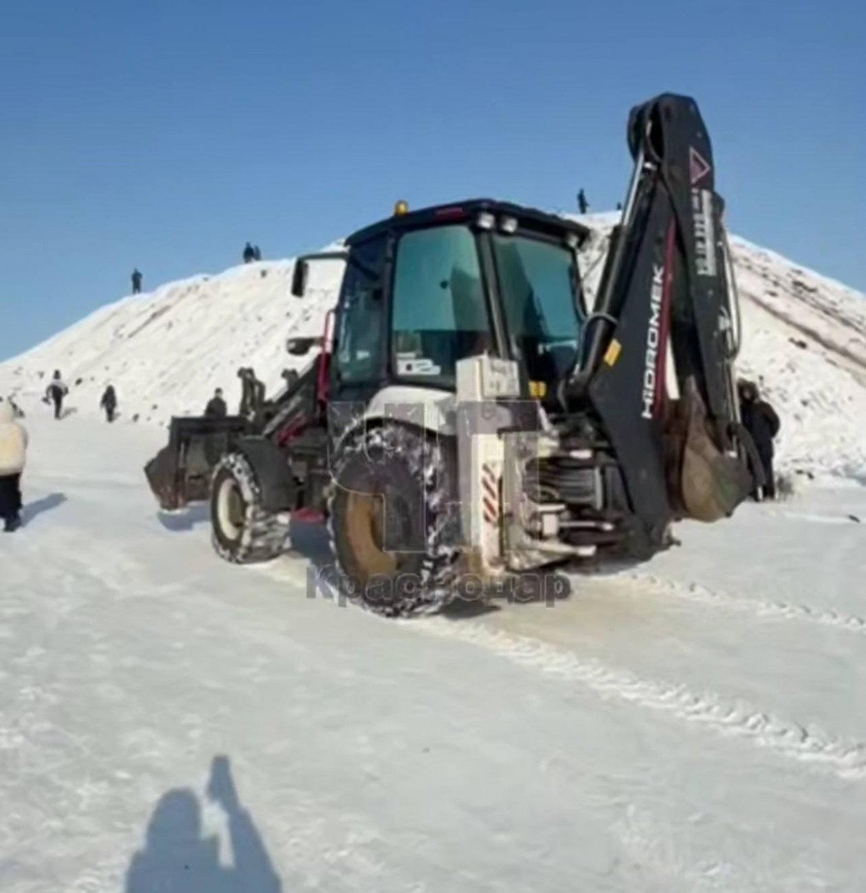 Жители Краснодара устроили скандал с застройщиком из-за снежной горки t.me/chp_krd