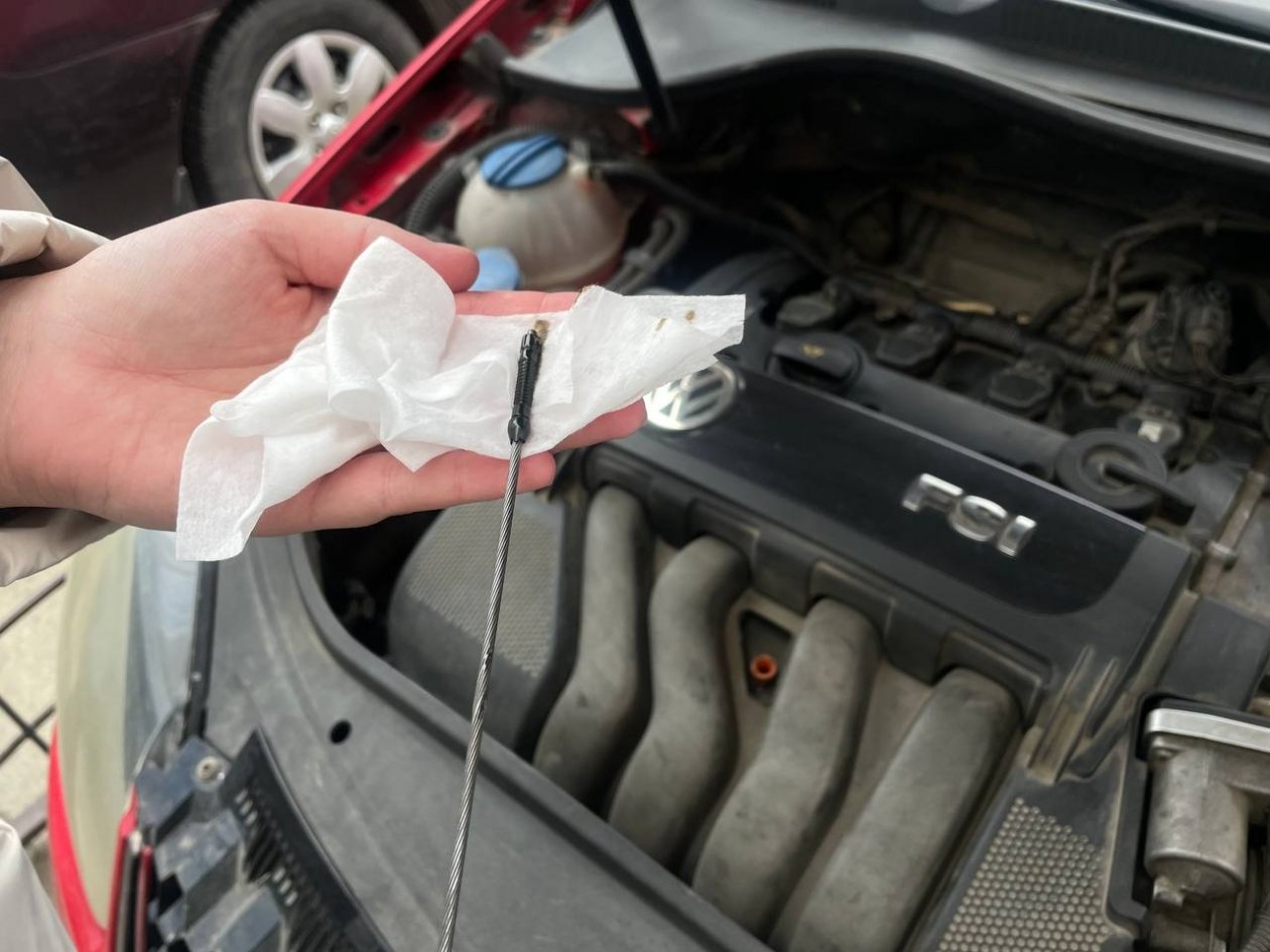 Как по масляному щупу понять, что двигатель скоро &quotумрет&quot - лайфхак от механика ИА SevastopolMedia