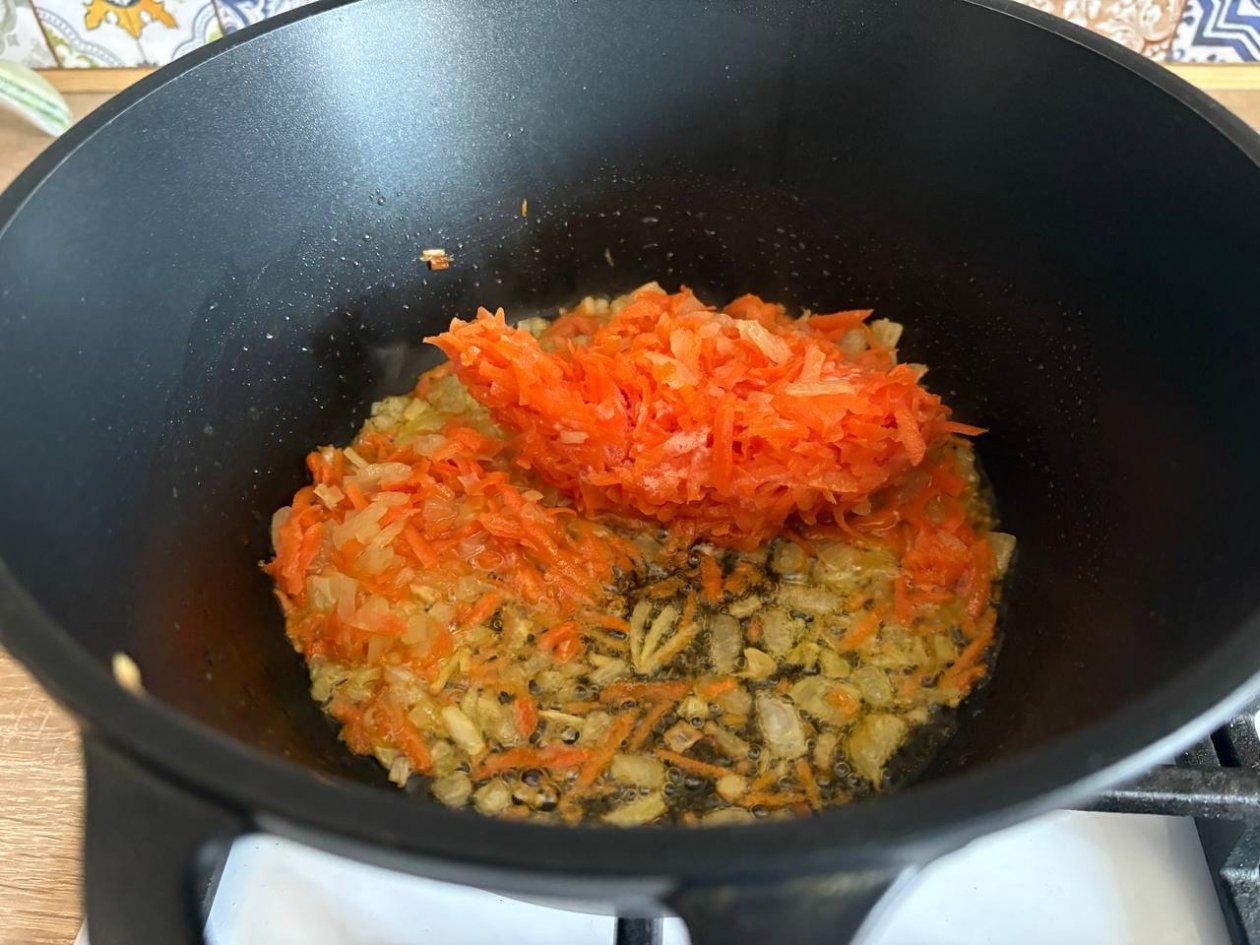 Что обжарить первым - лук или морковь: секреты идеальной зажарки - для борща, мяса и гарнира ИА KrasnodarMedia