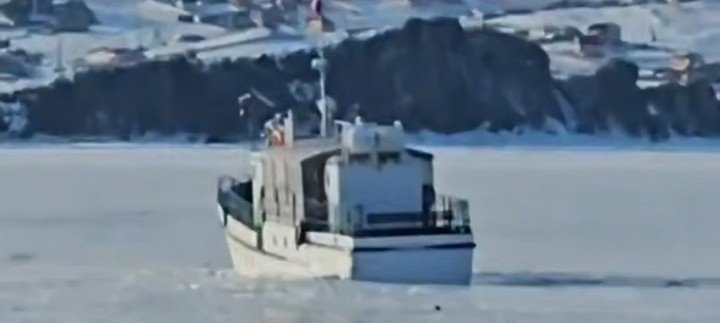 Прокуратура начала проверку по информации о судне, застрявшем во льду Байкала Тг-канал (18+) Инцидент Иркутск