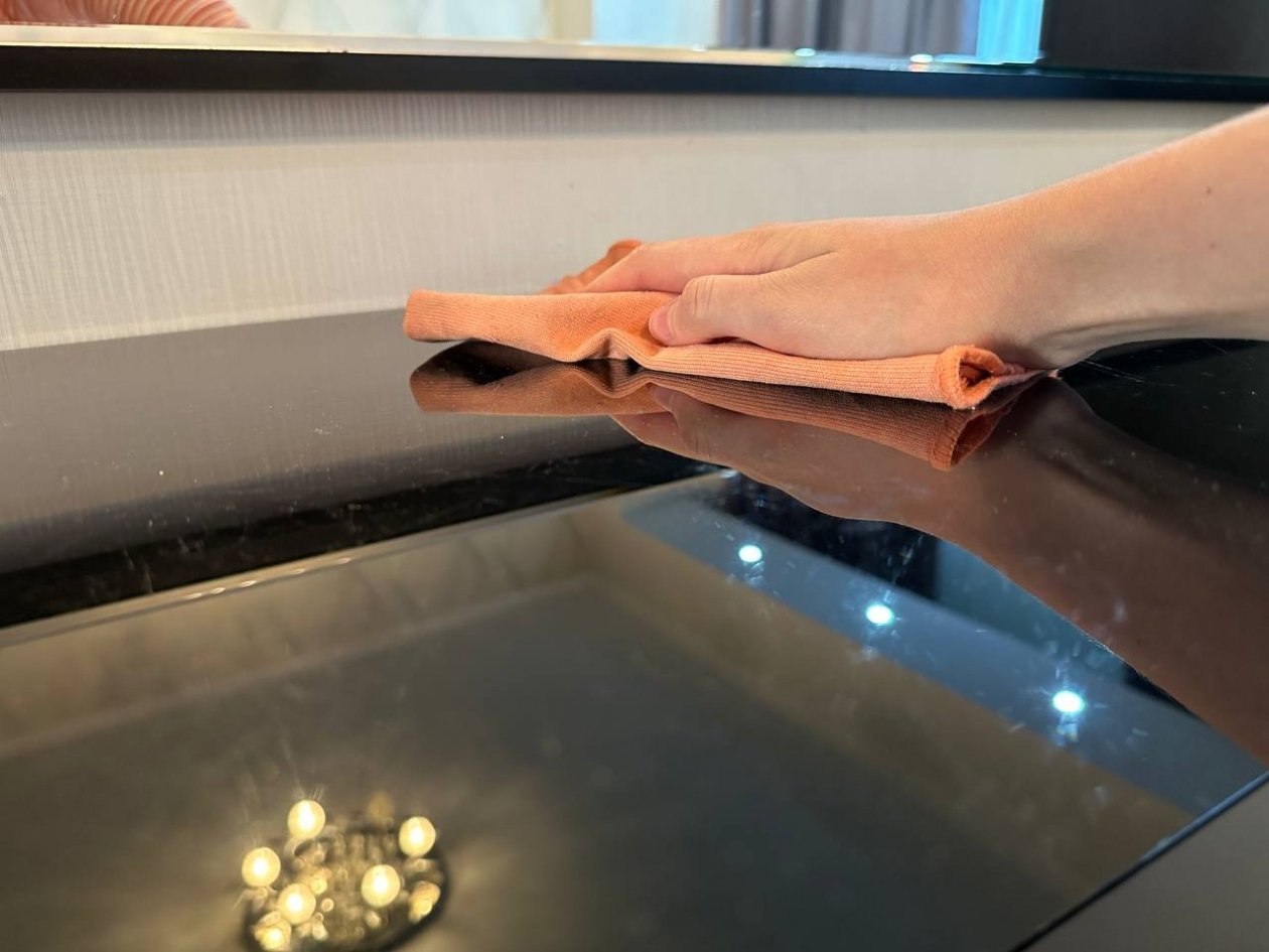 Пыли не будет даже на шкафу: берем тряпку и обычный пакет - лайфхак клинеров ИА KrasnodarMedia