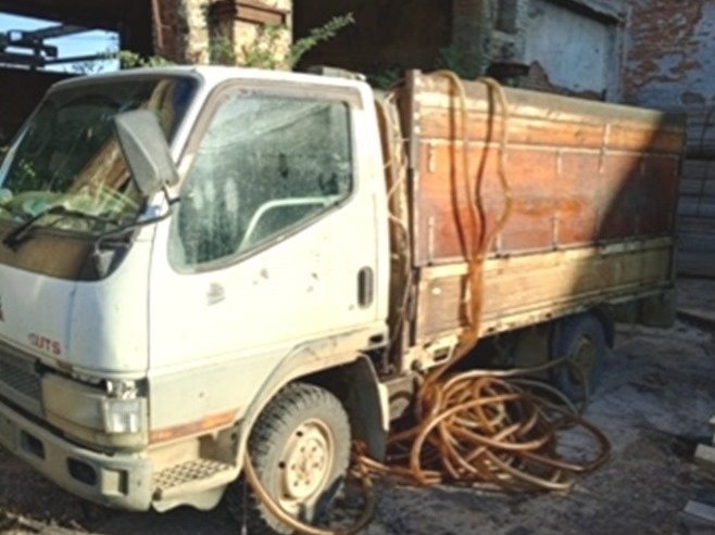 Грузовик, на котором планировалось вывезти топливо Предоставлено пресс-службой УТ МВД России по ДФО, по материалам ЛО МВД России на ст. Уссурийск