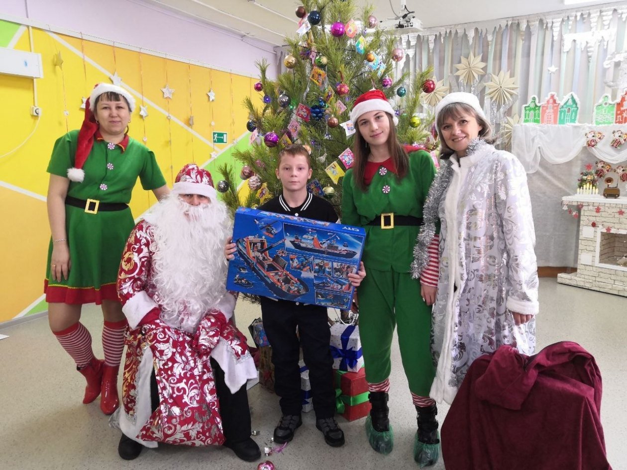 Волонтеры ЗабЖД вручили 735 новогодних подарков детям и пенсионерам Забайкалья и Приамурья пресс-службы ЗабЖД