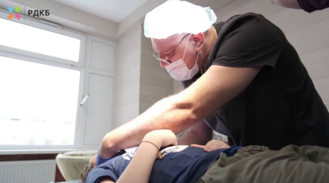 Покусанному хаски мальчику из Сочи провели пластику губы t.me/RDKBofficial