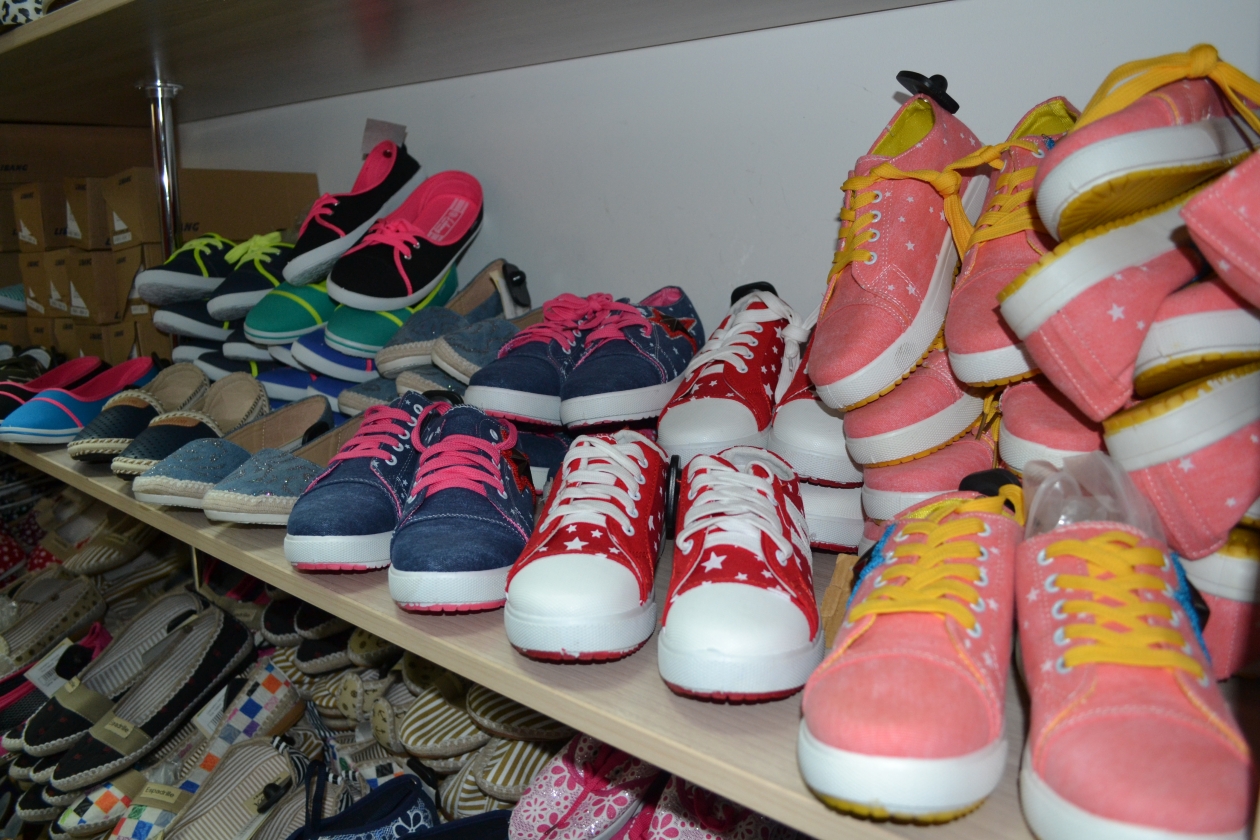 19-летняя сотрудница ПВЗ продавала краденую одежду и обувь на рынке Марина  Померанцева