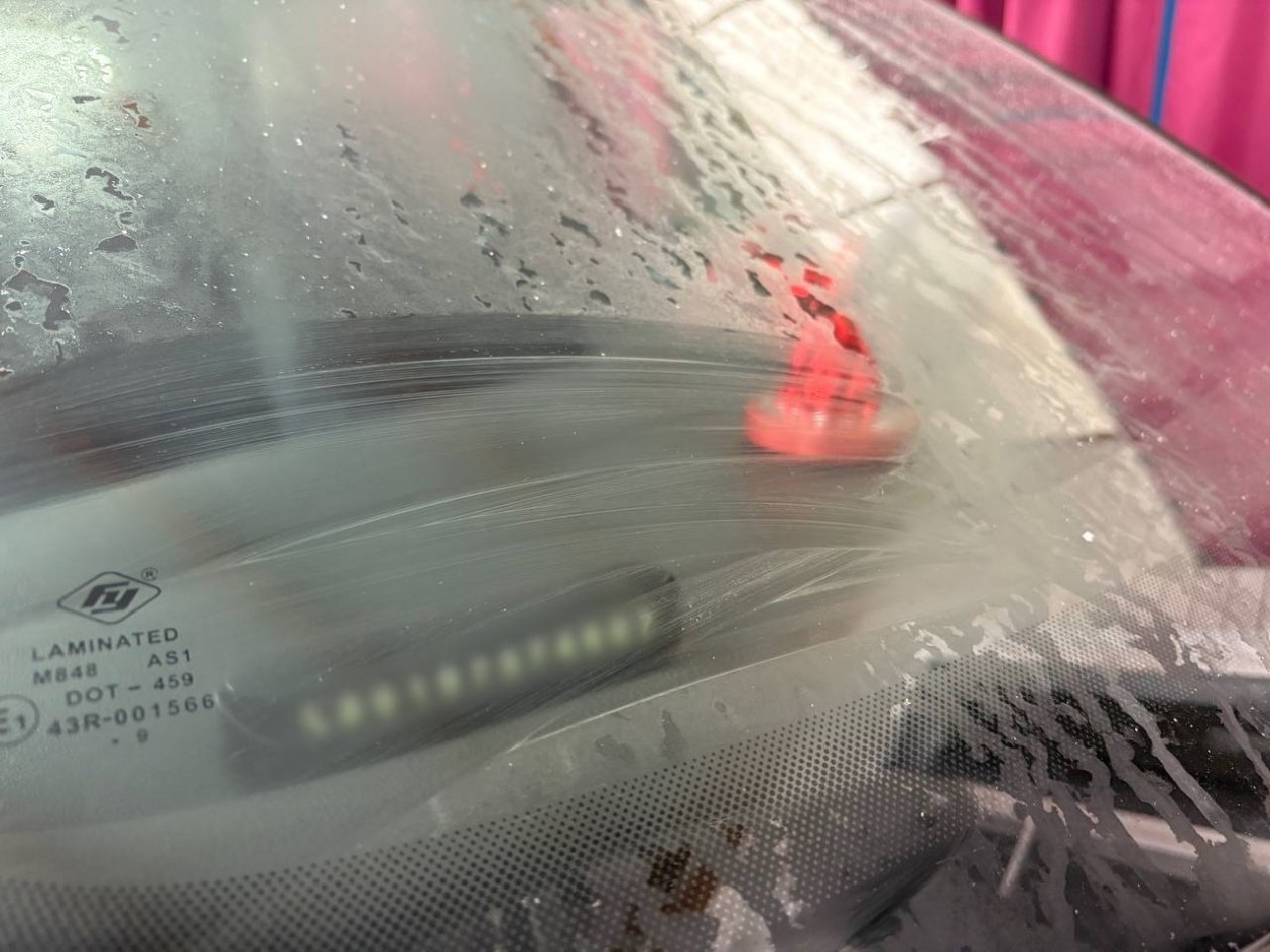 Оставленный номер телефона под стеклом авто - плохая идея: причины раскрыл полицейский ИА KrasnodarMedia