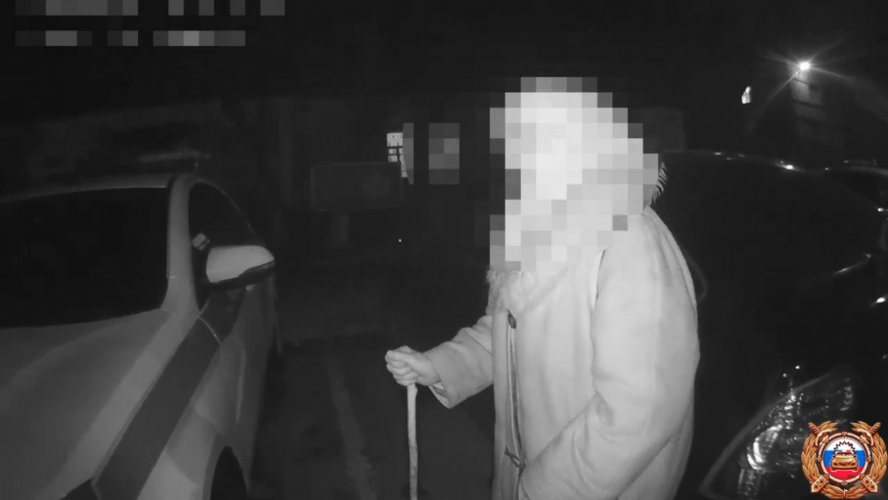 Сотрудники ГАИ помогли потерявшейся 85-летней женщине на Ставрополье Скриншот видео ГУ МВД по Ставрополью