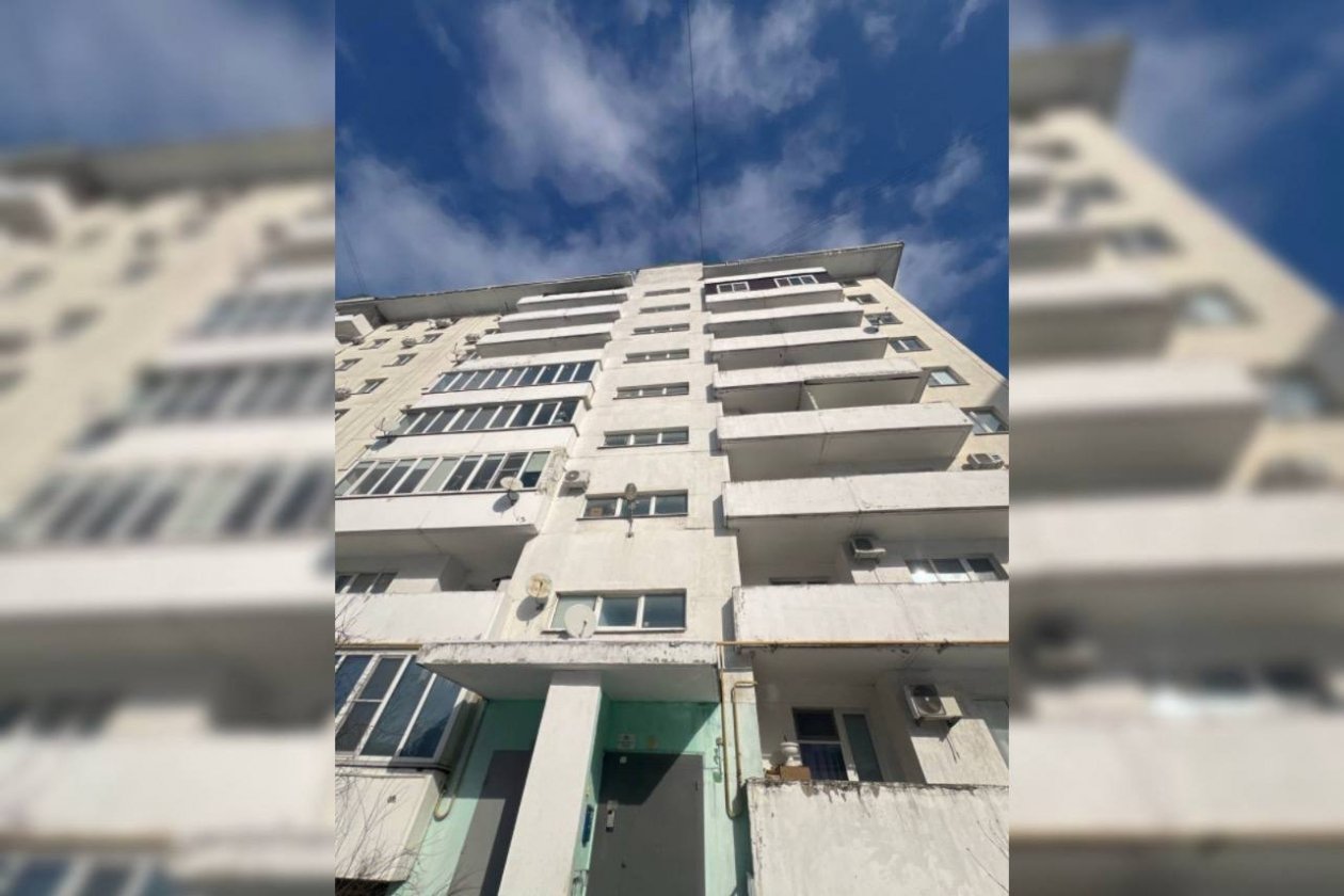 Ребенка увезли в больницу после падения льда на голову в Новороссийске t.me/ugh_nvr