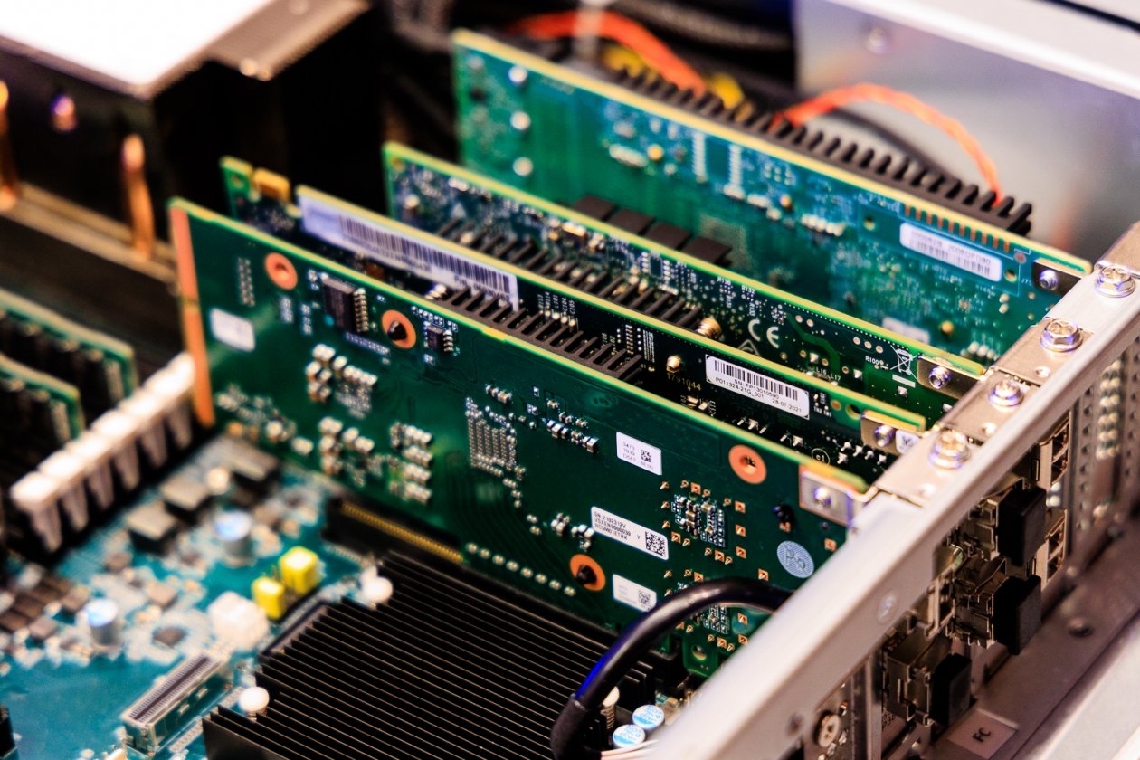 Кому принадлежат права на созданный ИИ-контент - мнение юриста Евгений  Кулешов, ИА PrimaMedia.ru