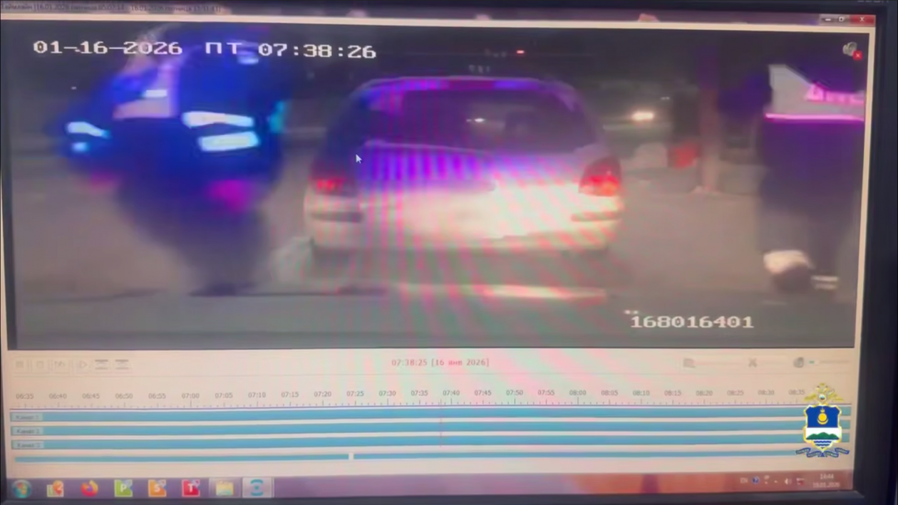 Полицейские Улан-Удэ помогли женщине с заглохшей машиной ГИБДД по Бурятии