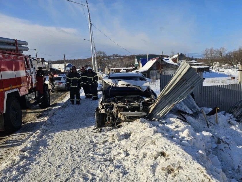 Не справился с управлением и врезался в ограждение автомобилист в Анивском районе пресс-службе Агентства ГО,ЧС и ПБ Сахалинской области