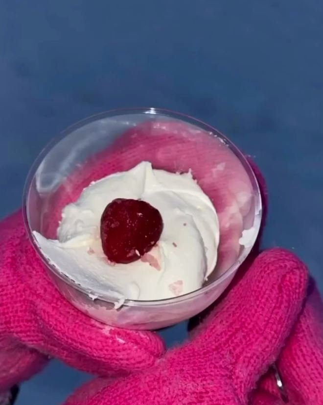 Снег, миска, сливки и 15 минут. Как приготовить обалденное мороженое прямо на улице? - новый тренд соцсетей соцсети