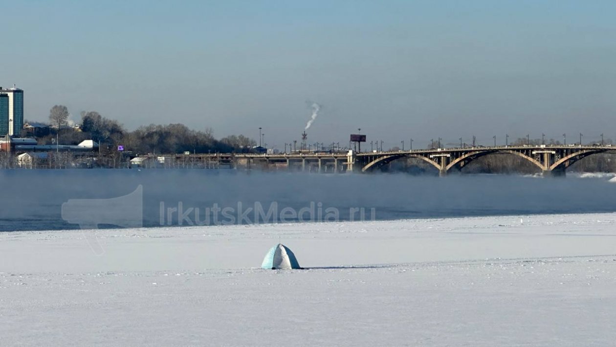 Неизвестный поставил палатку на льду Ангары в Иркутске ИА IrkutskMedia