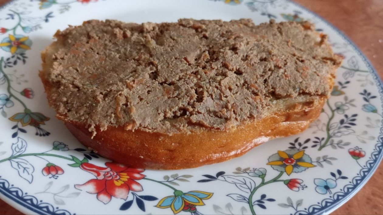 Растираю печень с сыром и рыбку с яйцом — и получаю две нежнейшие намазки на утренние бутерброды ИА KrasnodarMedia.ru