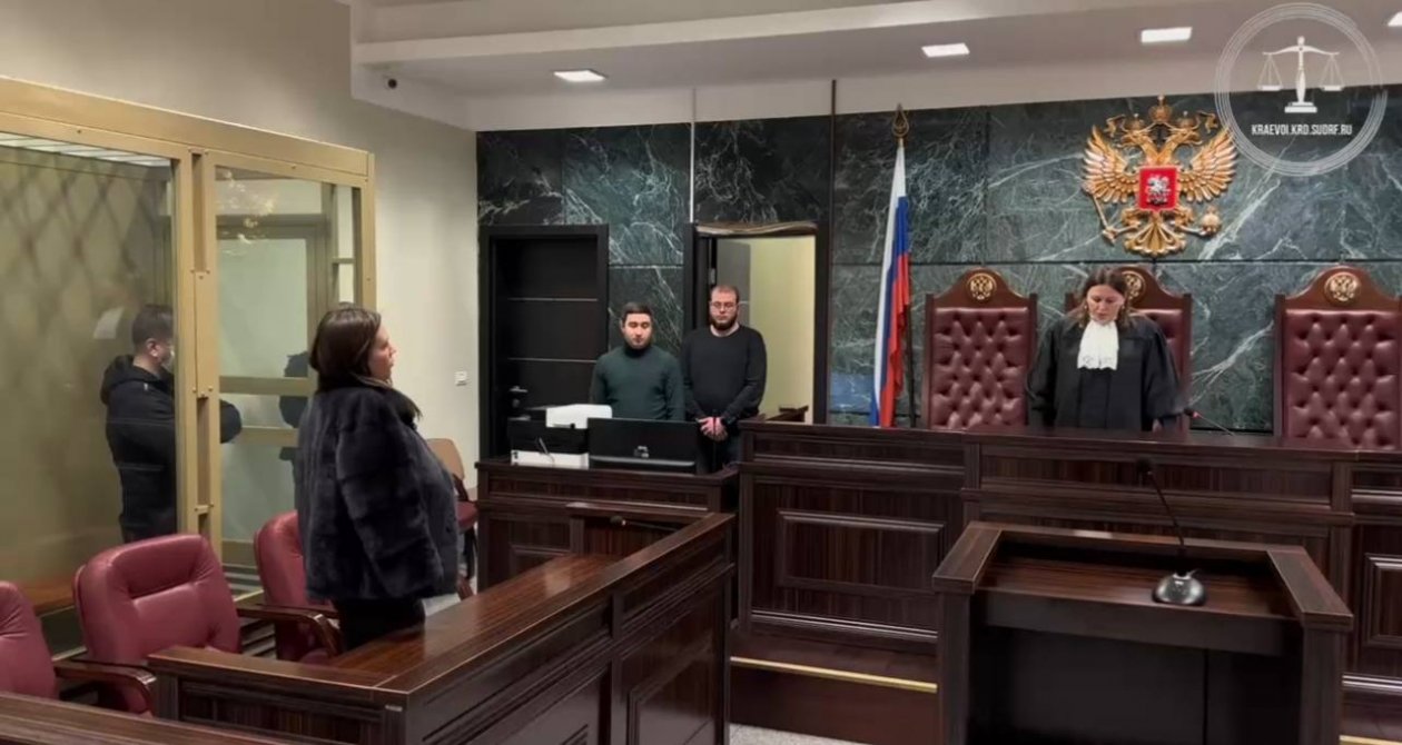 Родственник развращал и заставлял снимать порно малолетних сестер в Геленджике t.me/opskuban