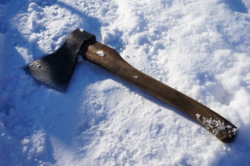 Парень пробил голову матери топором на Кубани Евгения Маркелова