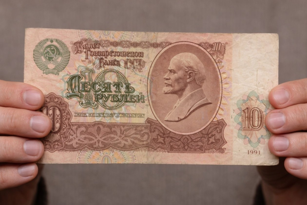 Даже обычная на первый взгляд банкнота может оказаться редким экземпляром сгенерировано ИИ Qwenlm.ai (18+)