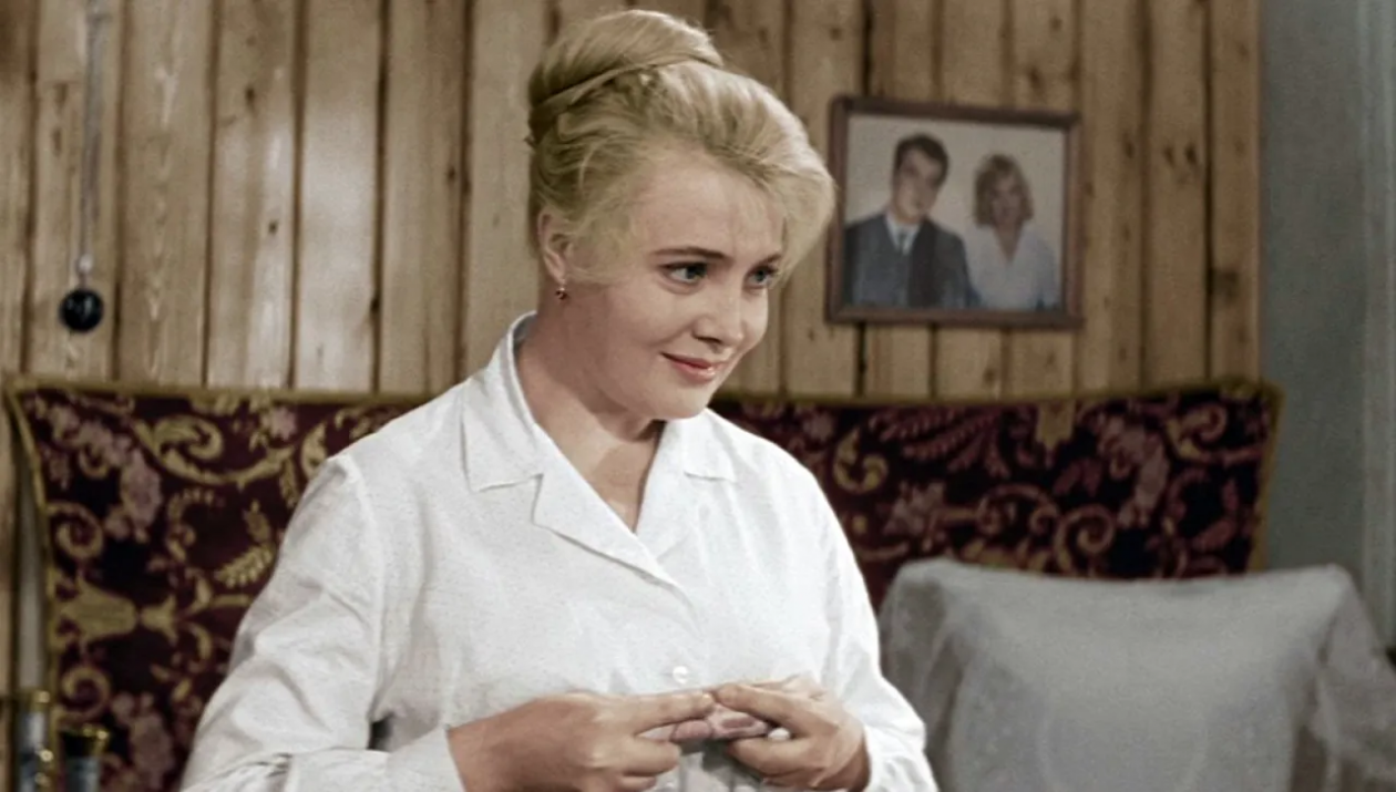 Кадр из фильма «Три тополя на Плющихе» (16+)