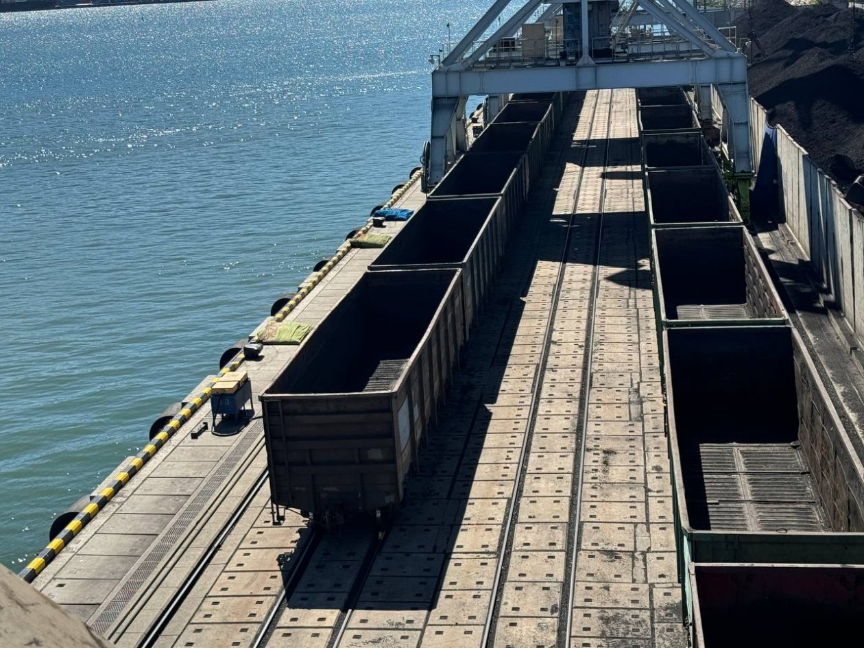 Вагоны после разгрузки в Малом порту предоставлено пресс-службой Малого порта