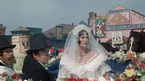 Эти киноневесты покорили многих в СССР, попробуйте угадать 5/5 — ТЕСТ Скриншот кадра из фильма &quotЖенитьба Бальзаминова&quot (6+) 1964 года