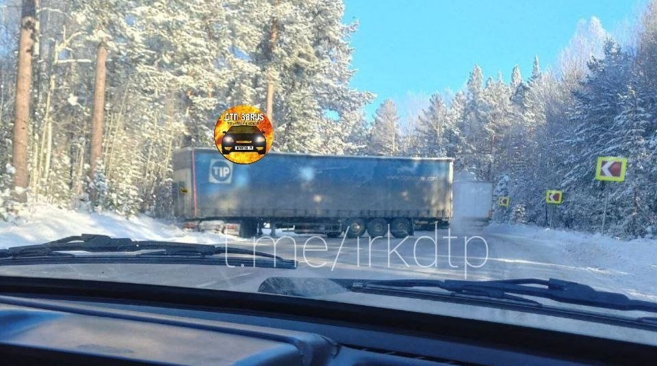 Фура перекрыла участок дороги в Слюдянском районе Тг-канал (18+) ДТП38RUS