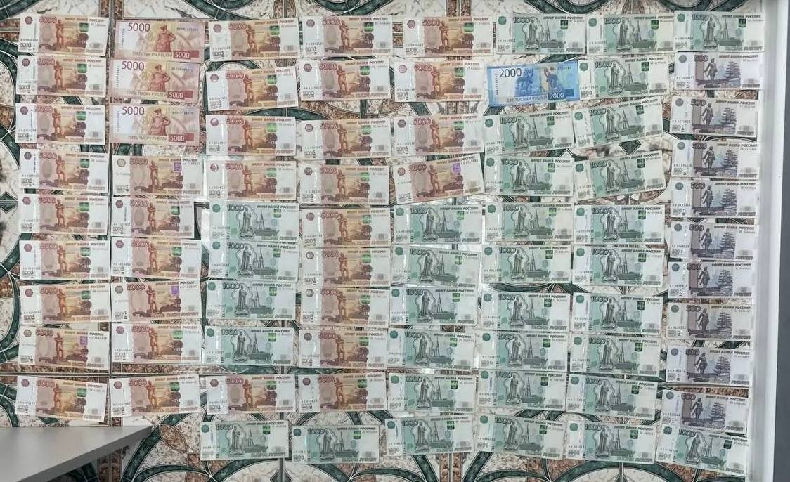 При обысках у подозреваемых нашли деньги Следком Крыма и Севастополя