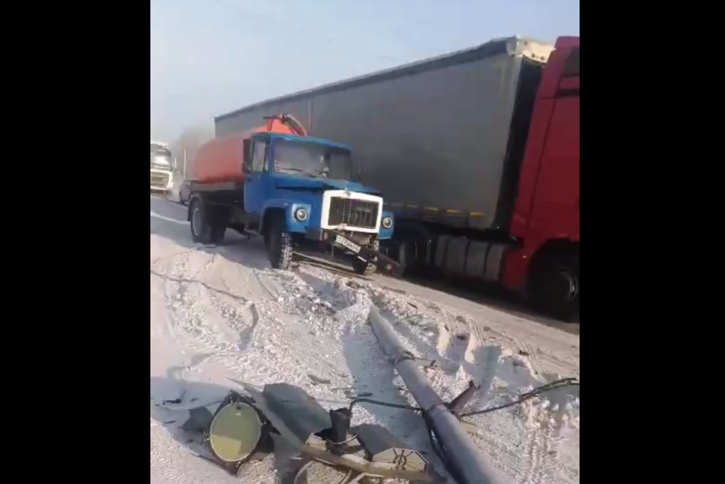 В Улан-Удэ грузовик сбил светофор телеграм-канал &quotАварком Кузов-Салон&quot