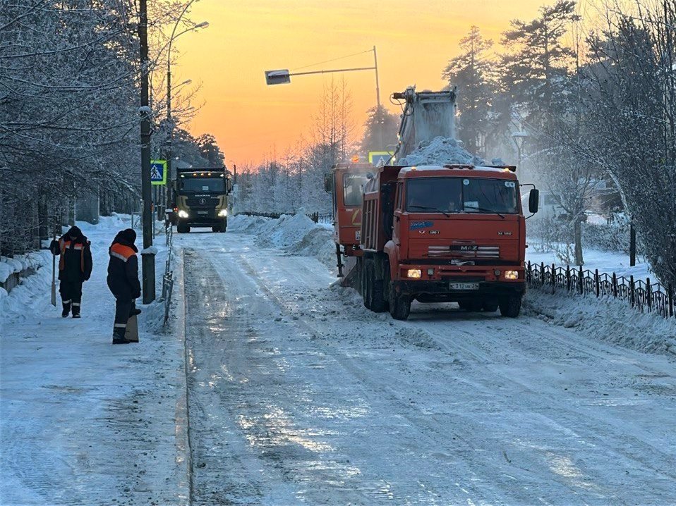 К расчистке нескольких улиц от снега приступили в Ангарске Пресс-служба администрации АГО