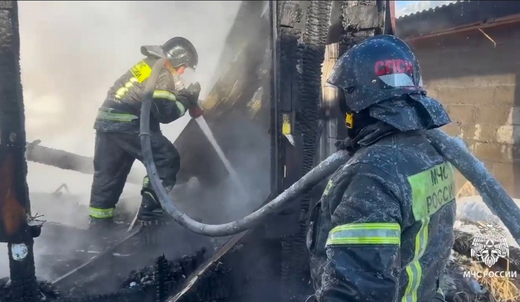 Человек пострадал при пожаре в переулке Земляничном в Иркутске Пресс-служба ГУ МЧС России по Иркутской области