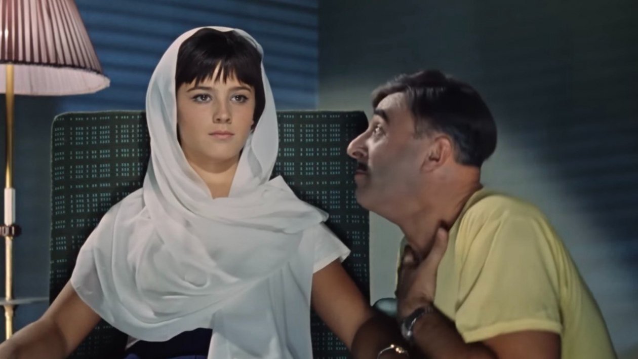 Кто из киноактрис СССР на фото: узнаем самых красивых - ТЕСТ кадр из фильма &quotКавказская пленница, или Новые приключения Шурика&quot (6+)