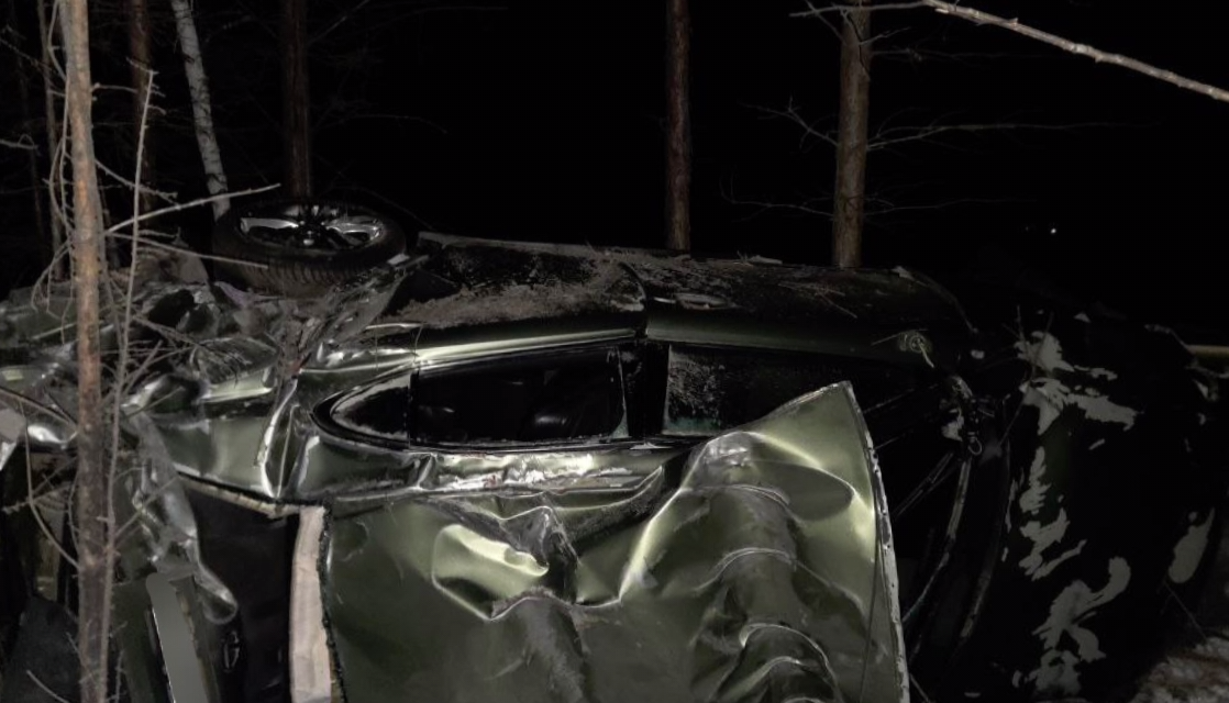 Покорёженная машина Кадр из видео