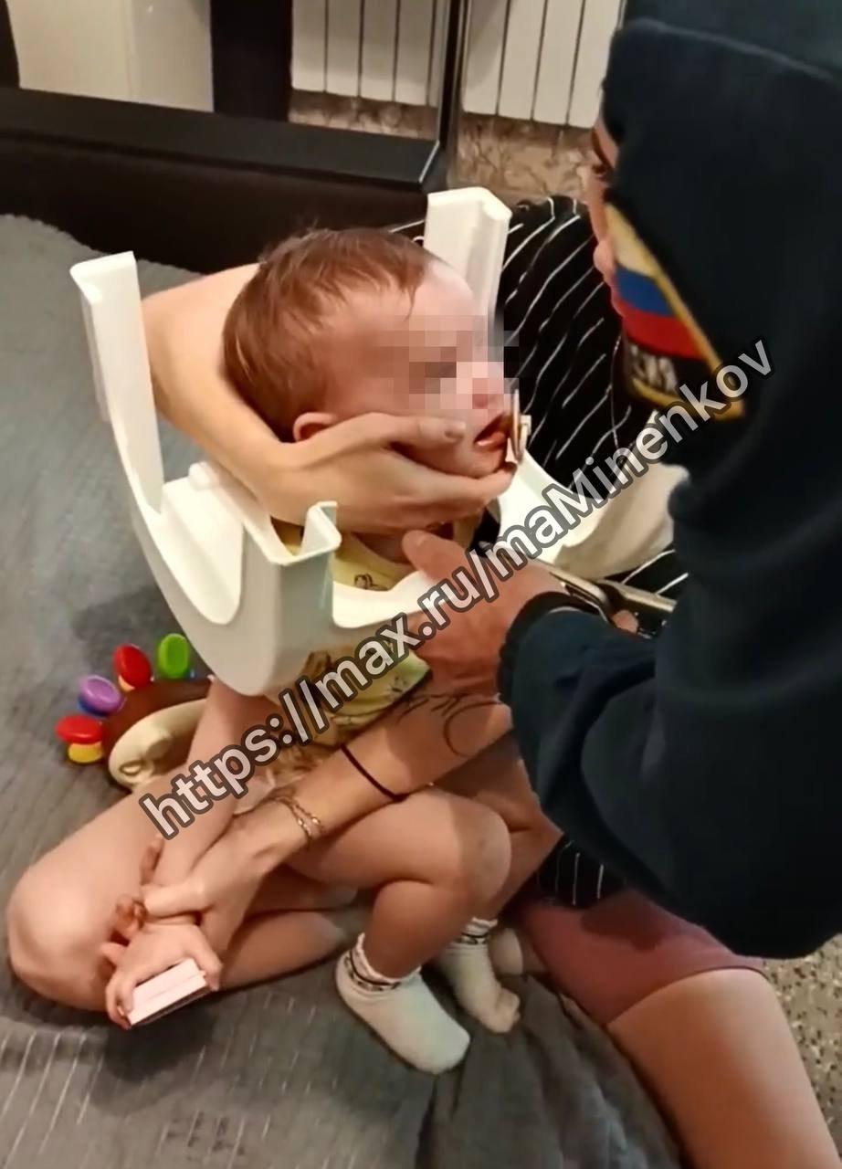 Застрявшую в стуле от детского горшка годовалую девочку спасли в Невинномысске Соцсети главы Невинномысска Михаила Миненкова