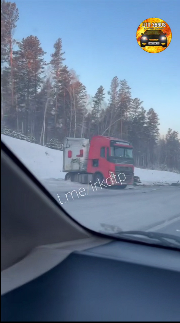 Жуткое ДТП с участием двух фур и легковушки произошло на дороге Иркутск - Шелехов Телеграм-канал (18+) &quotДТП38&quot