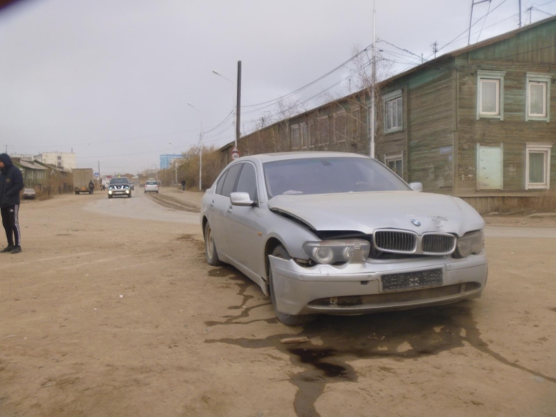 Водитель, бросив автомобиль, скрылся с места ДТП в Якутске пресс-служба МВД по Якутии