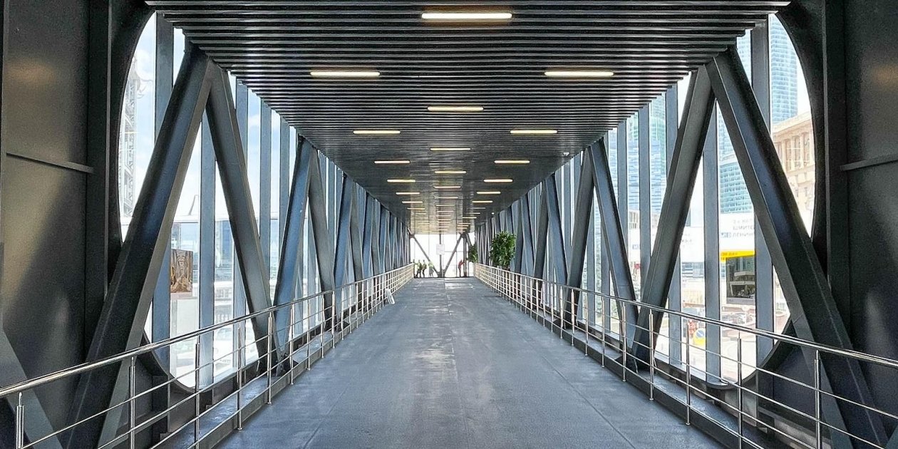 Надземную пешеходную галерею в 95 метров построят в Москве рядом с метро https://www.mos.ru