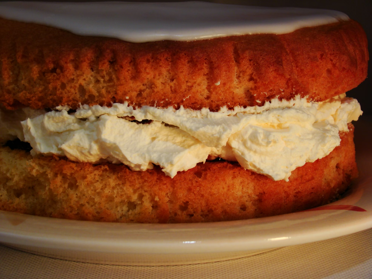 Два продукта из магазина — и торт божественно тает во рту. Забудьте о сложных кремах unsplash.com